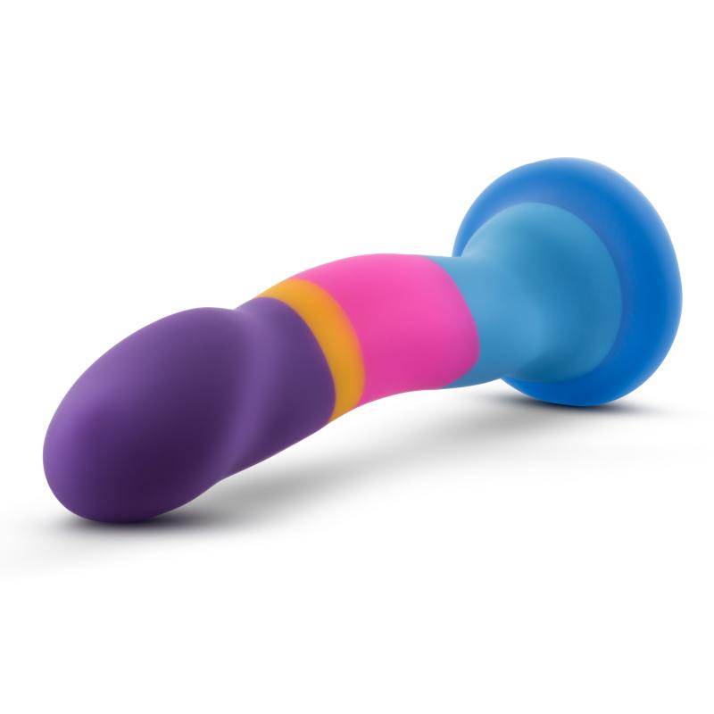 Avant - Silicone Dildo With Suction Cup - Hot N Cool - UABDSM