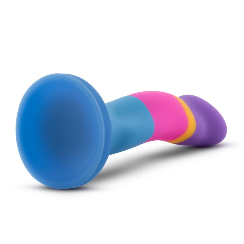 Avant - Silicone Dildo With Suction Cup - Hot N Cool - UABDSM