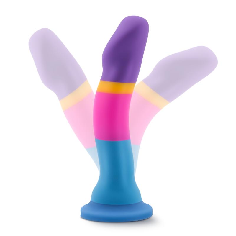 Avant - Silicone Dildo With Suction Cup - Hot N Cool - UABDSM