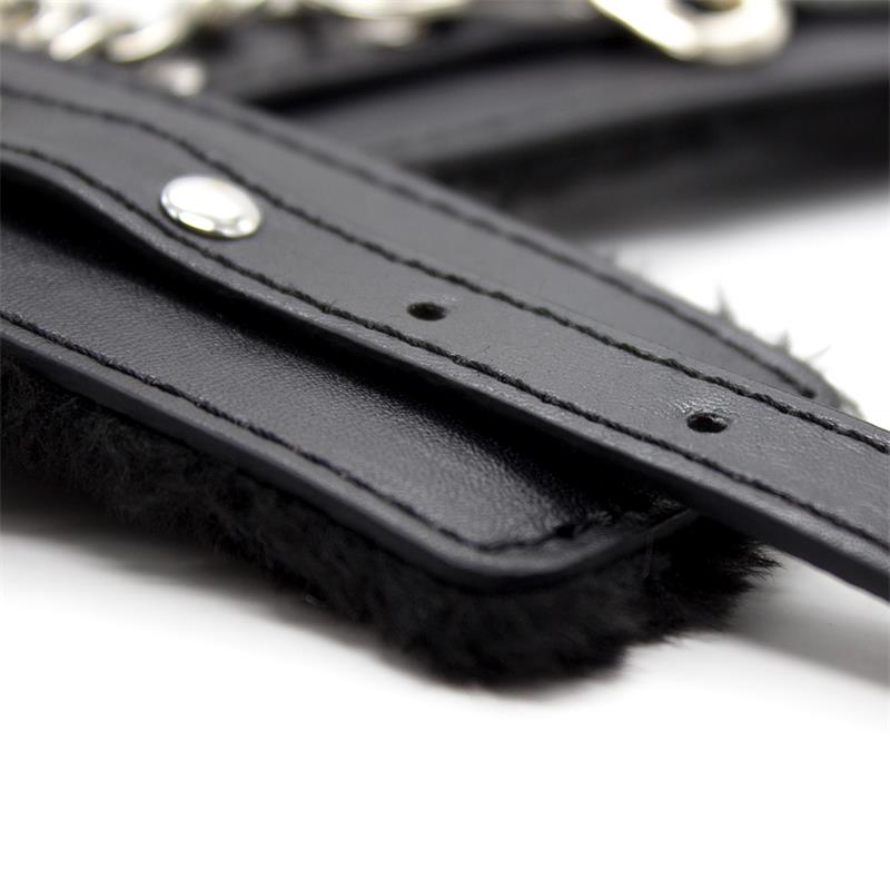 Fur Lined Adjustable Handcuffs 30 cm Black - UABDSM